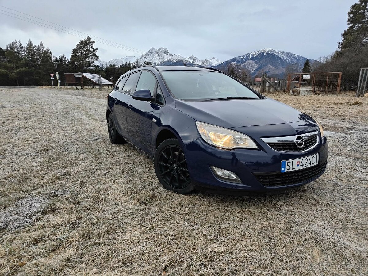 Opel Astra J 1.7 CDTI 81kw ročník 2012 - 4