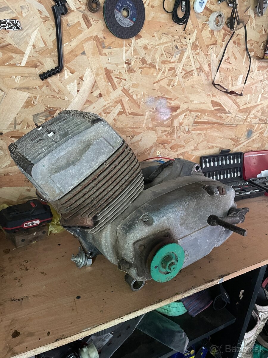 Predam motor čz350 - 4