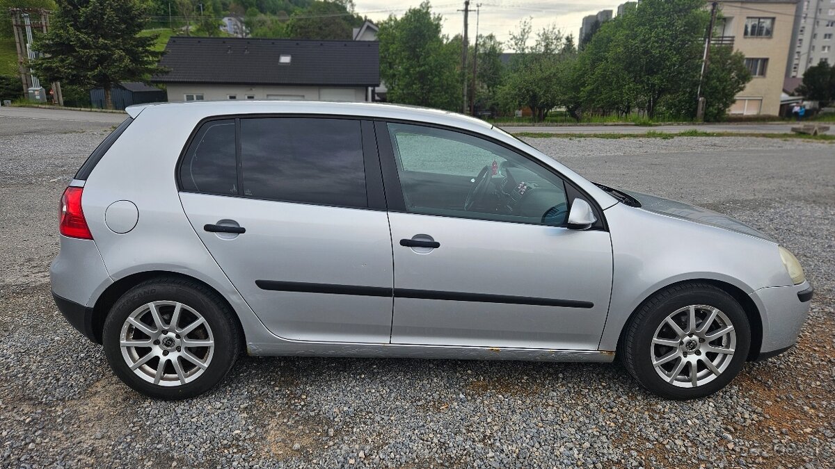 Na predaj Volkswagen Golf 5 - 4