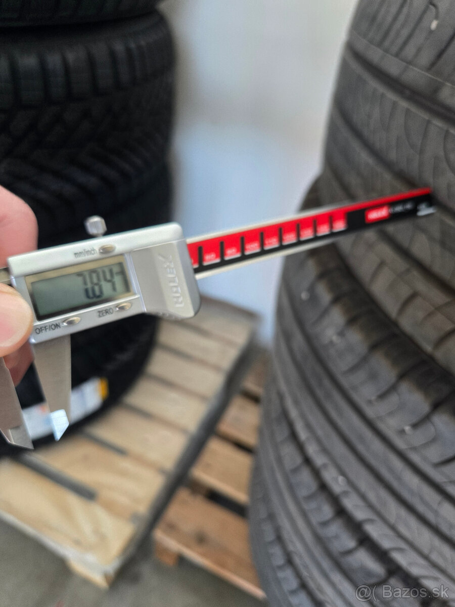 Predám 215/60 R17C Letné pneu - 4