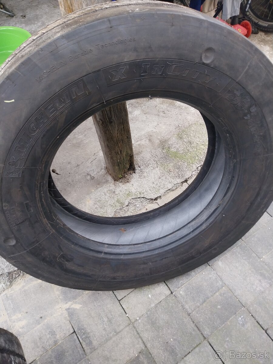 Nákladné pneumatiky 275/70 r22,5 - 4