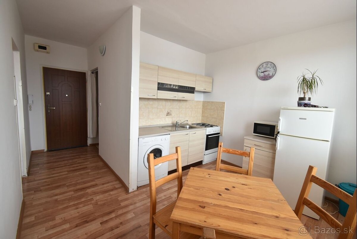 Malacky: priestranný 1-izbový byt - 4