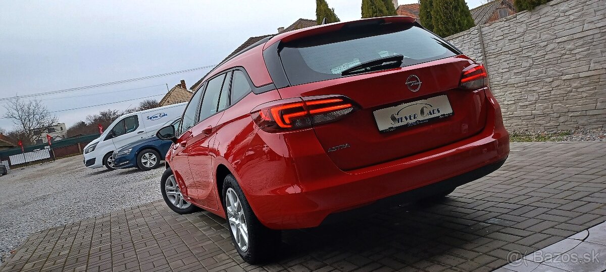 Opel Astra Sport Tourer 1.6 CDTI 110k Dynamic REZERVOVANÉ - 4