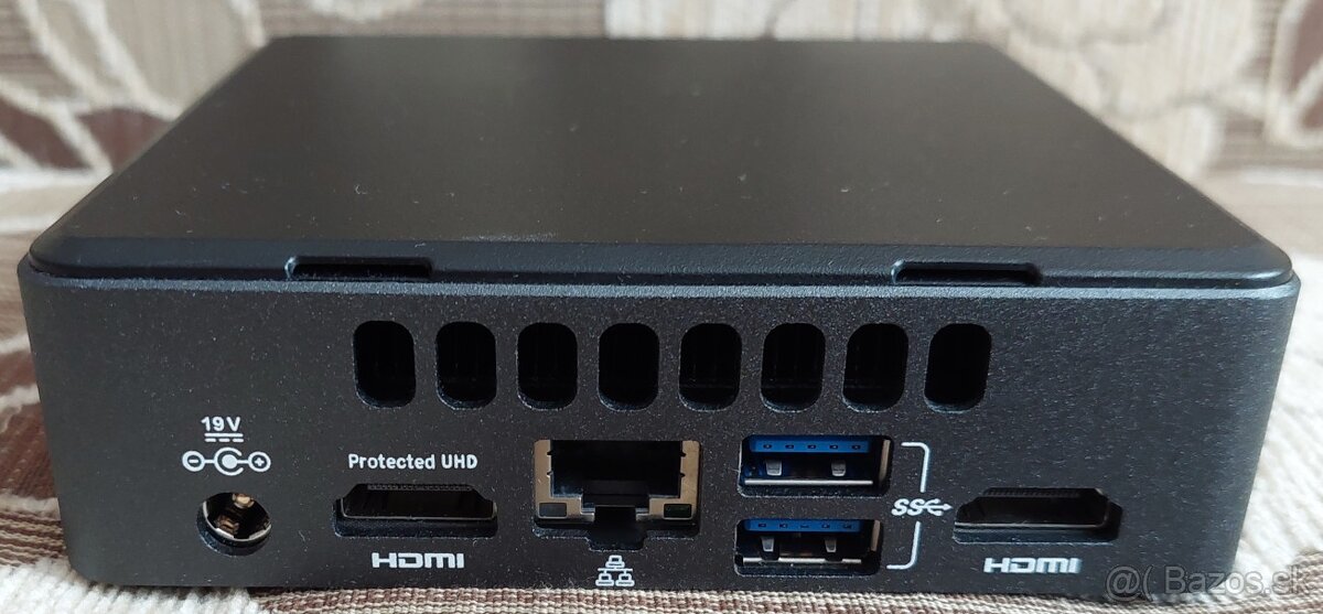 mini pocitac Intel NUC7i5DNK - 4