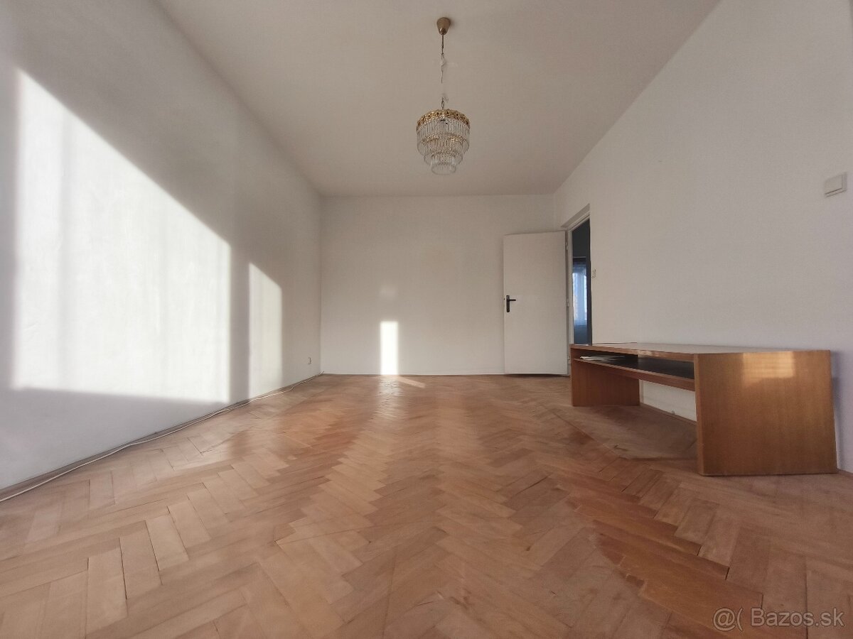 PREDAJ 3,5- izbový byt v centre mesta - 4