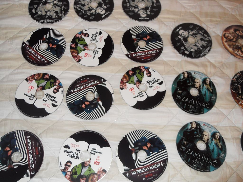 233dvd serialy+200dvd 18+ videa - 4