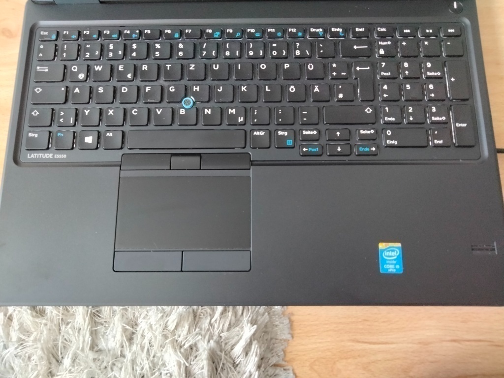 predám ntb Dell latitude e5550 /Intel core i5 / 8gb ram /ssd - 4