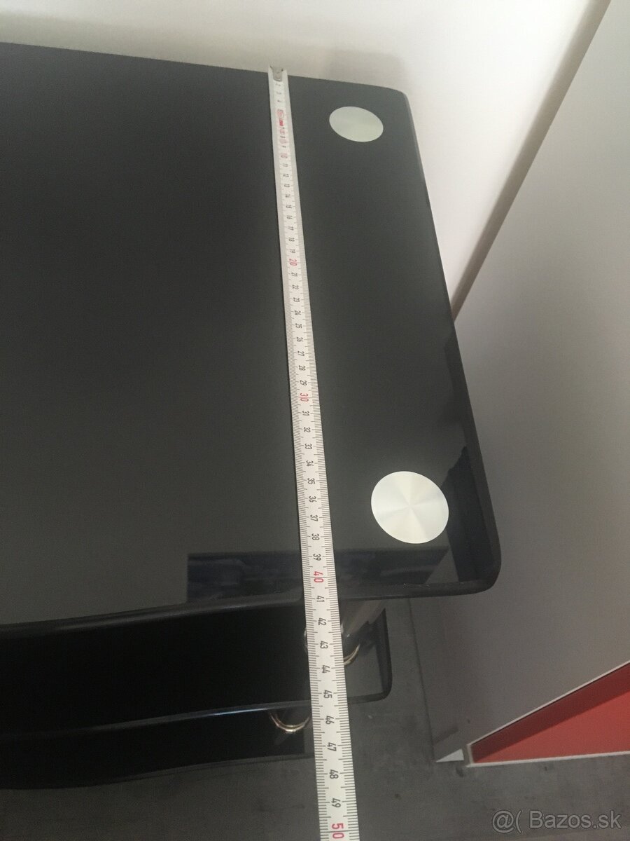 Skleneny TV stolik - 4