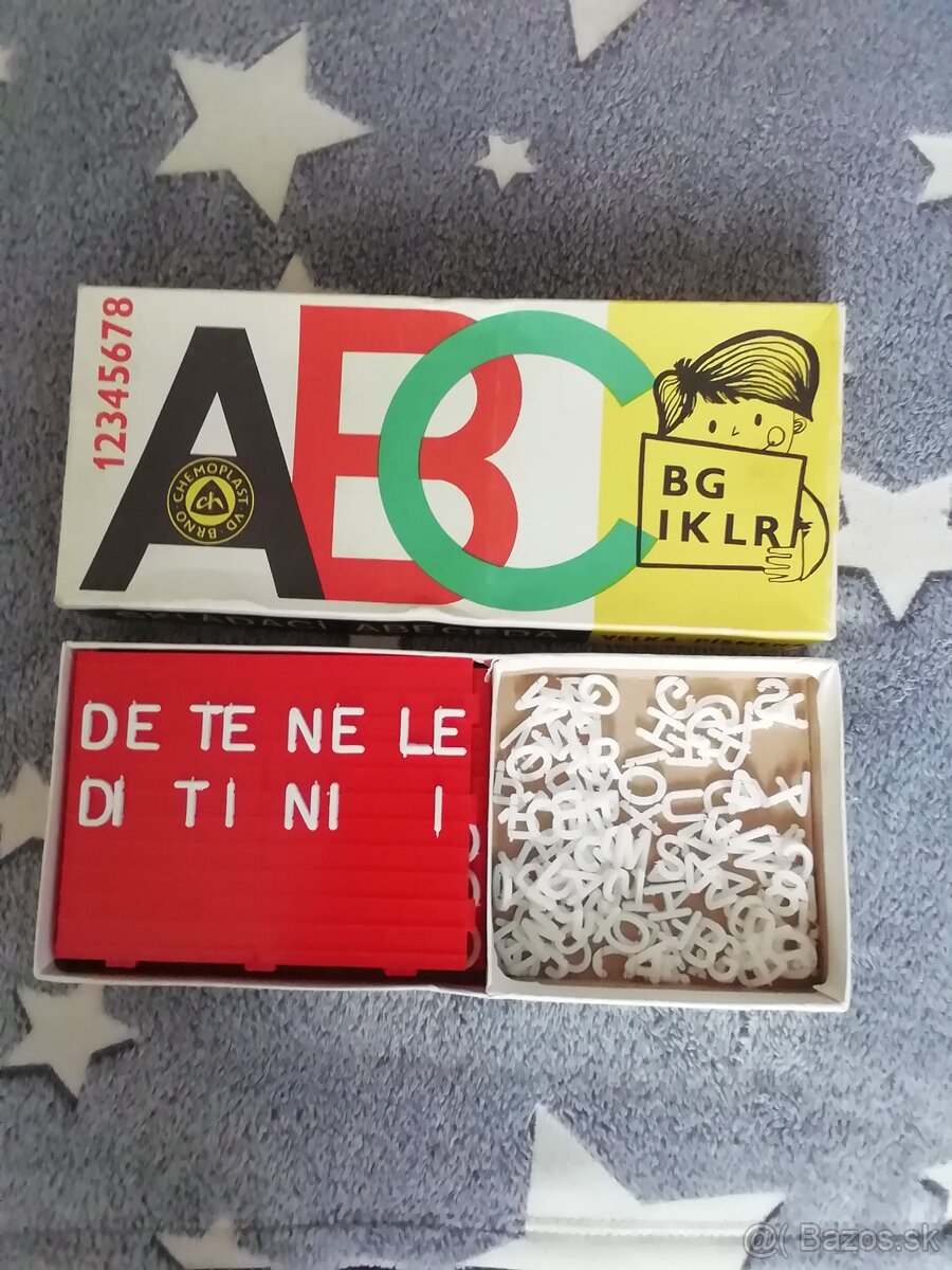 Kniha a pazzl v knihe. - 4