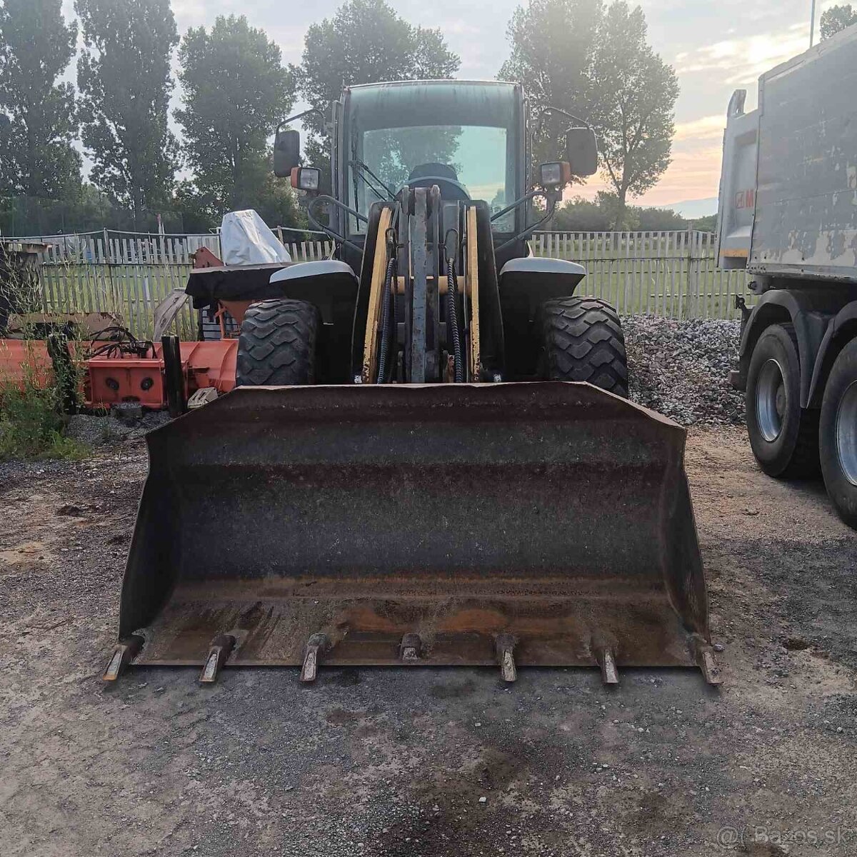 celny nakladač KRAMER 880 - 4
