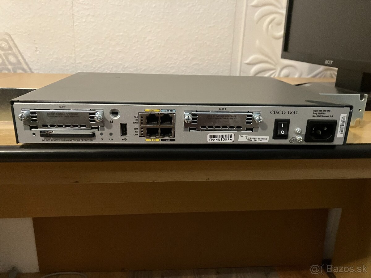Router Cisco 1841 - 4
