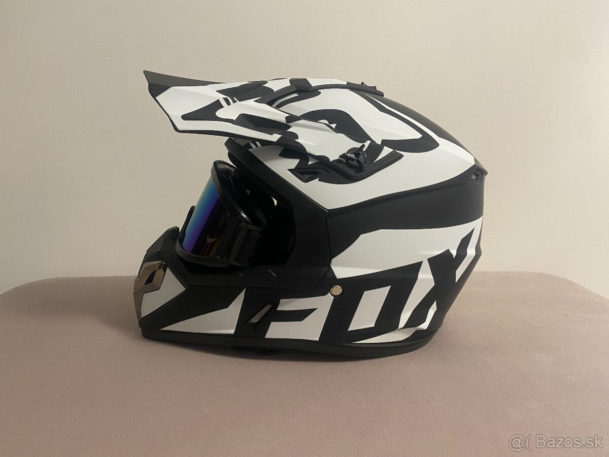 Fox prilba, helma s ochrannými okuliarmi ABS - 4