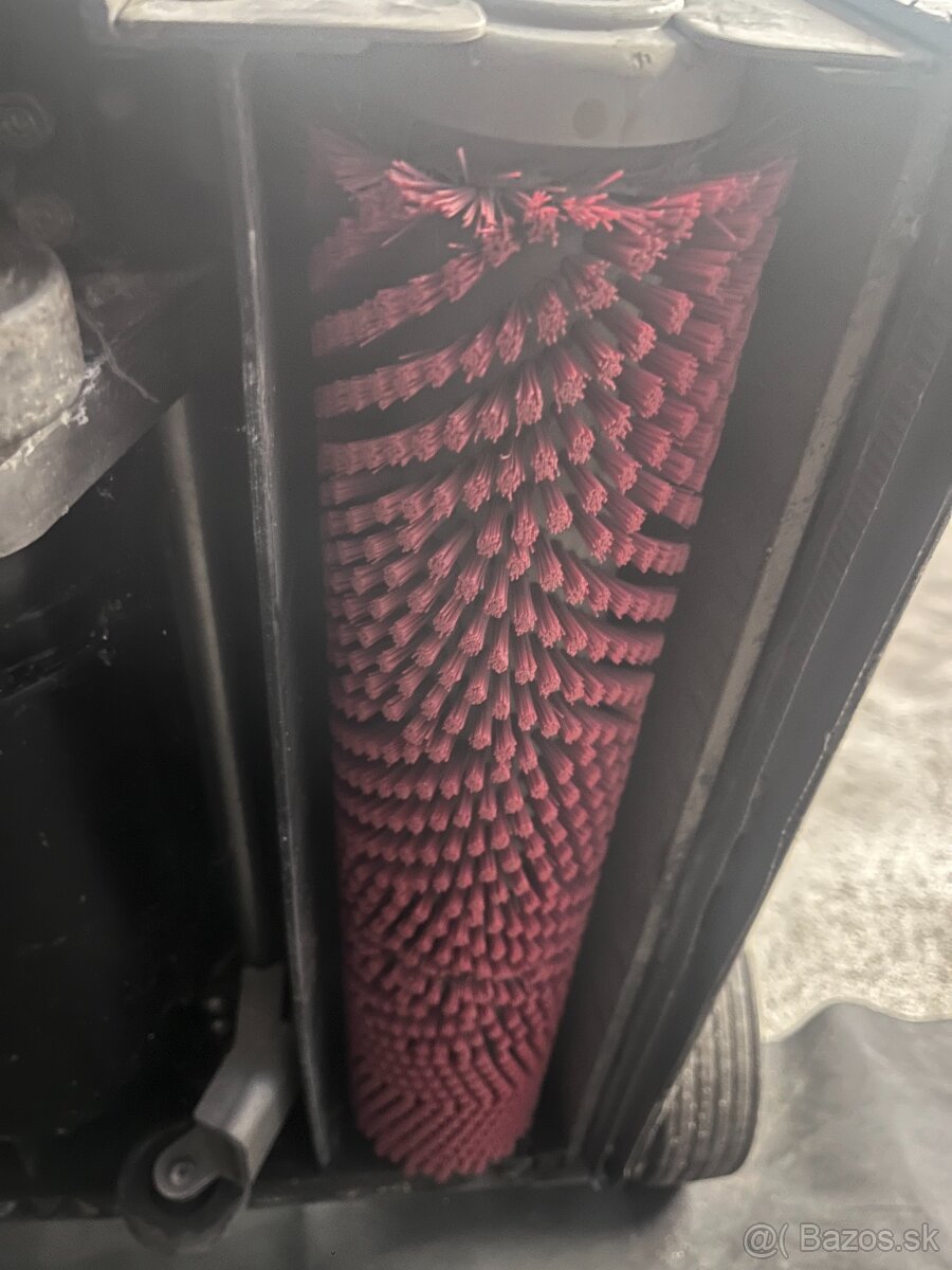 Podlahový automat KARCHER BR40/10C - 4