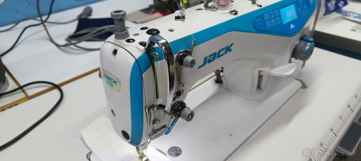 Průmyslový automaticky šicí stroj Jack A4 - 4