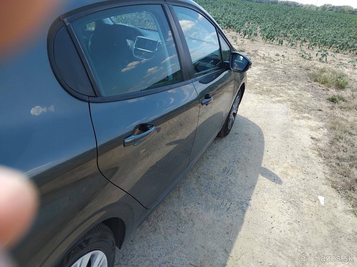 Predám Peugeot 208 1.2 - 4