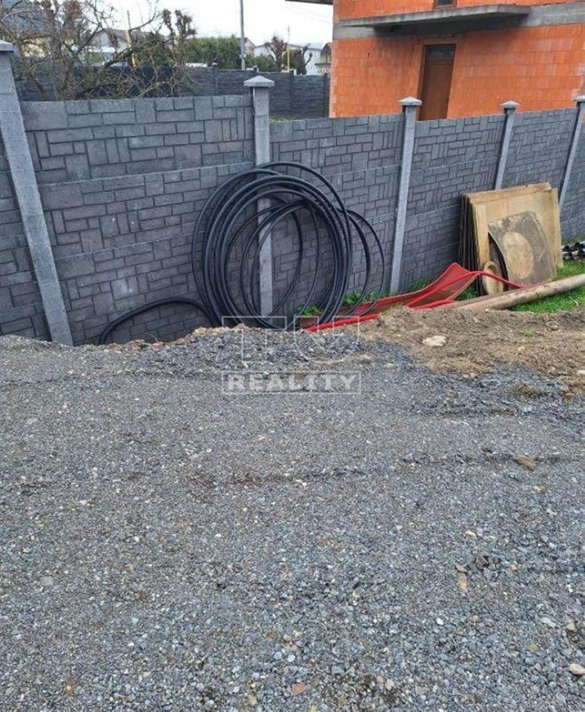 NA PREDAJ STAVEBNÝ POZEMOK – LEN 4 km OD KOŠÍC - 4