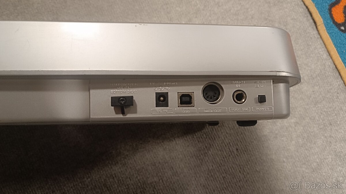 Behringer UMX 61 - 4