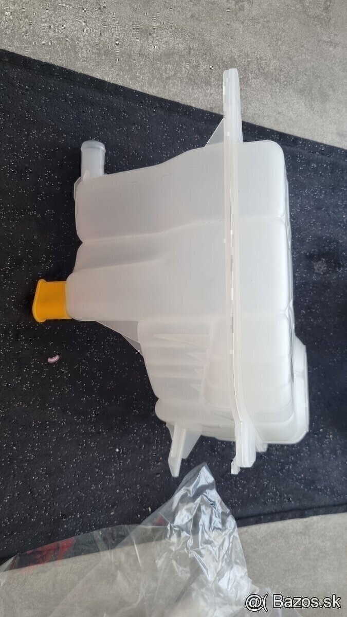 Vyrovnávacia nádobka - 4