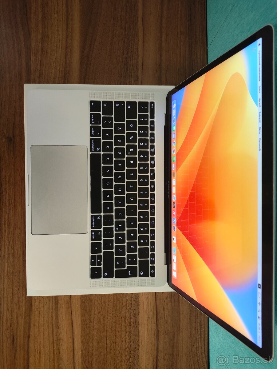 MacBook Pro 2017 | i5 • 8GB • 256GB SSD - 4