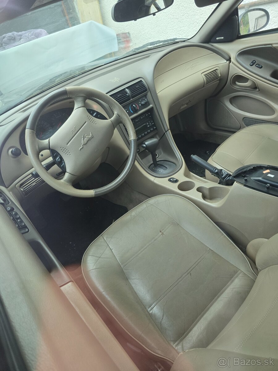 FORD MUSTANG 3.8 - 4