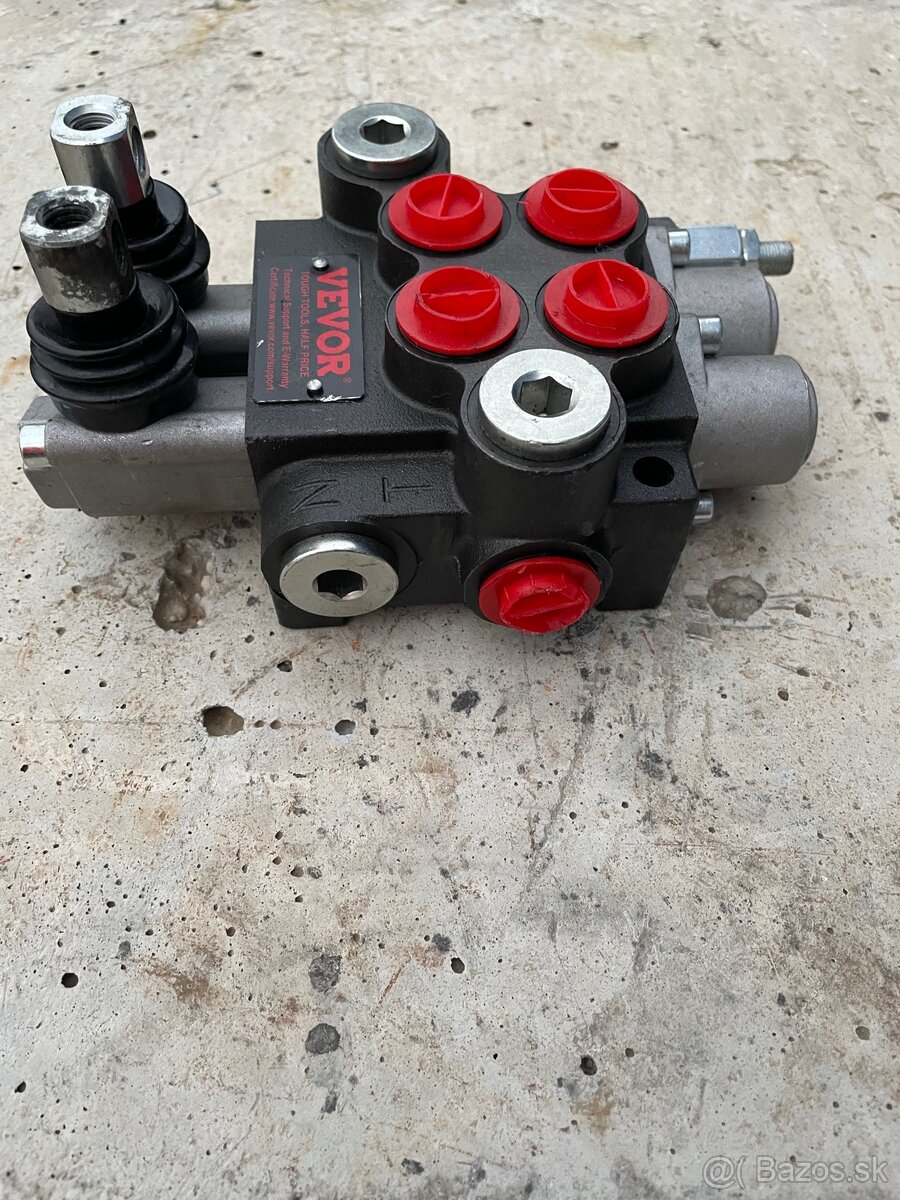Predám nový dvoj sekciový hydraulivký rozdelovač - 4