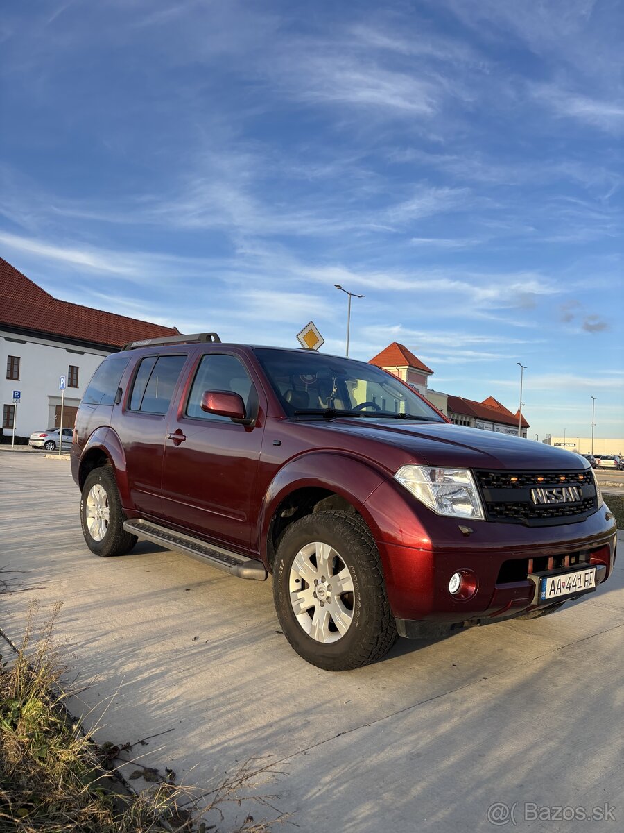 Nissan Pathfinder - 4