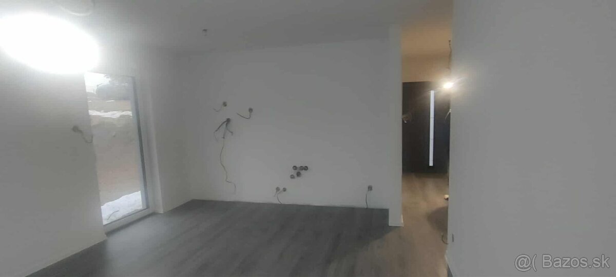 Ponúkam na predaj 3izbovy dom. - 4