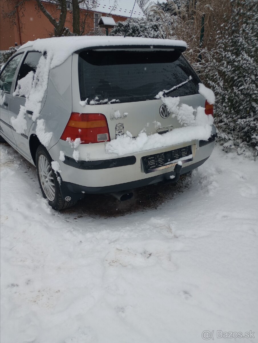 Golf 4 motor 1,4i na náhradné diely alebo v celku za 300 - 4