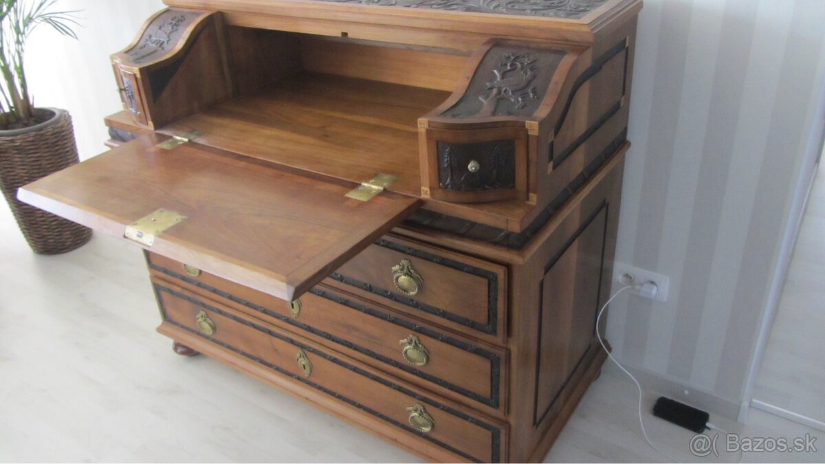 Zreštaurovaná starožitný provinčný sekretár - 4