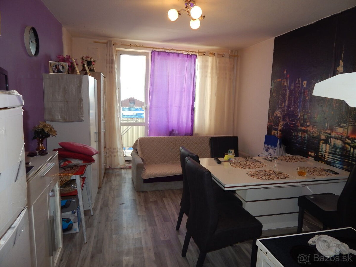 SPEKTRUM REALITY- Na PREDAJ garsónka, 23 m2 s loggiou, okres - 4