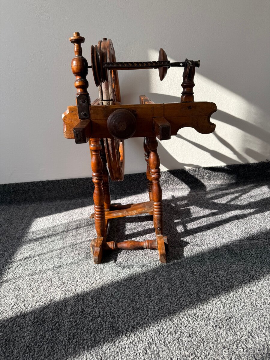 Tradičný drevený kolovrat - 4