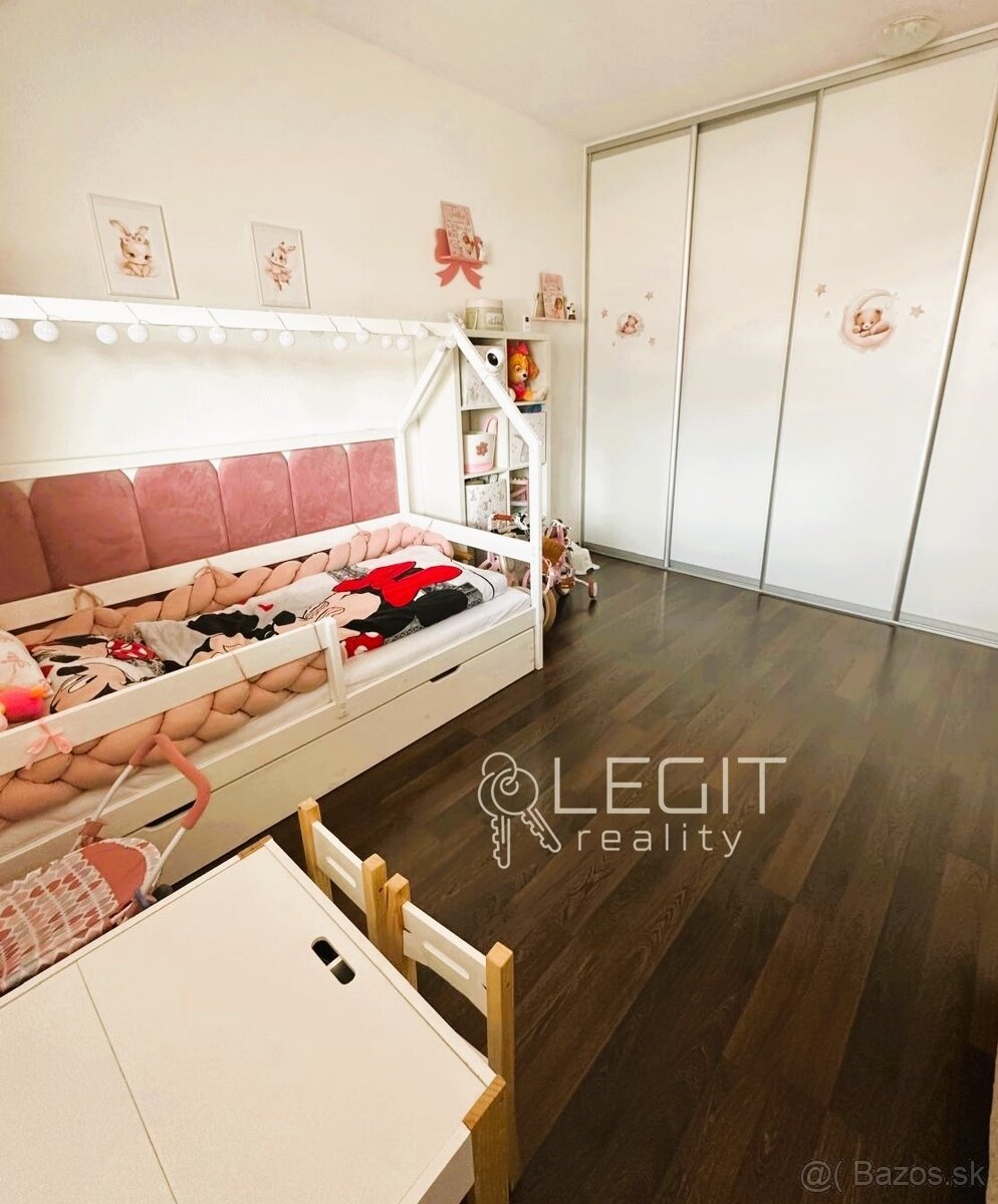 Veľkometrážny 3 izbový byt s balkónom - 4