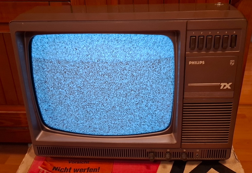 Predám vintage CRT TV Philips 12TX2501/20L - 4