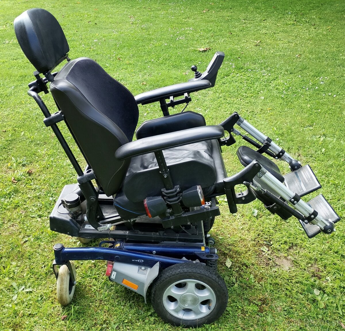 Elektricky invalidný vozík. - 4