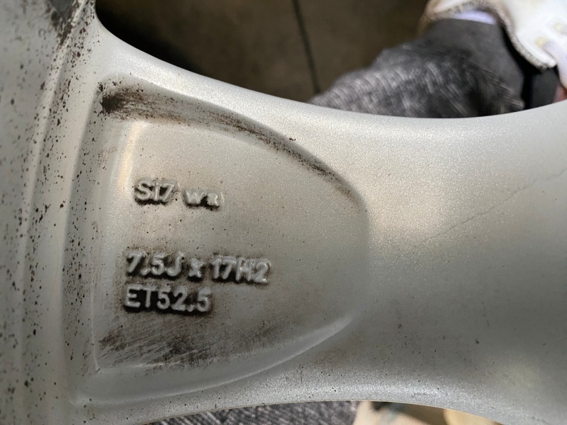 predám ALU disky s pneumatikami/250E/ + jazdené pneu/40E/ - 4