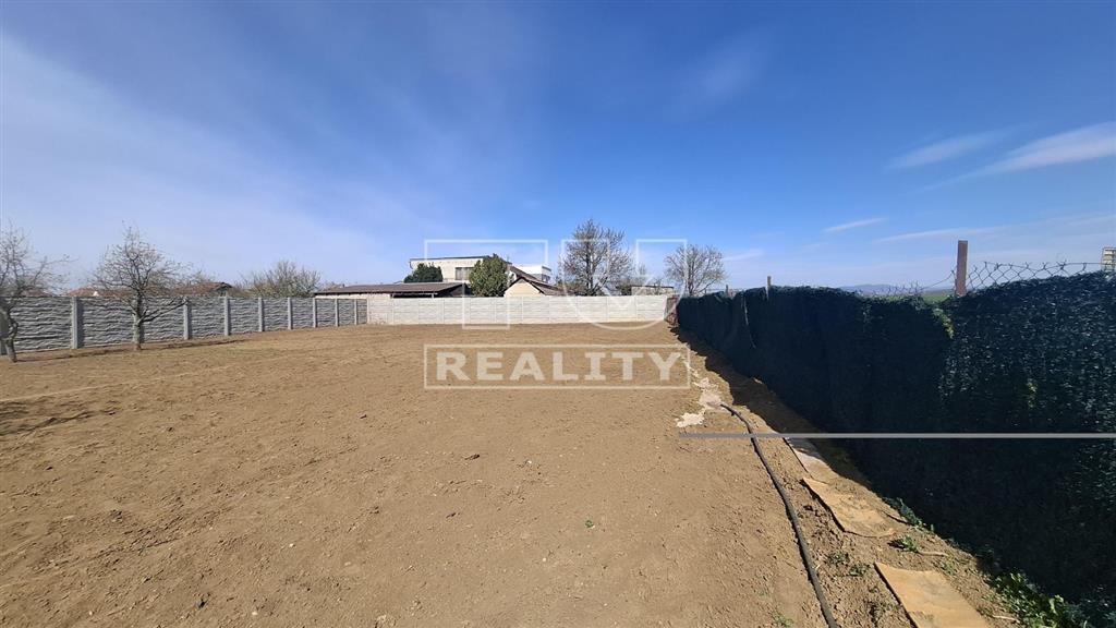 Na predaj pozemok v obci Čab - 820m2 - 4