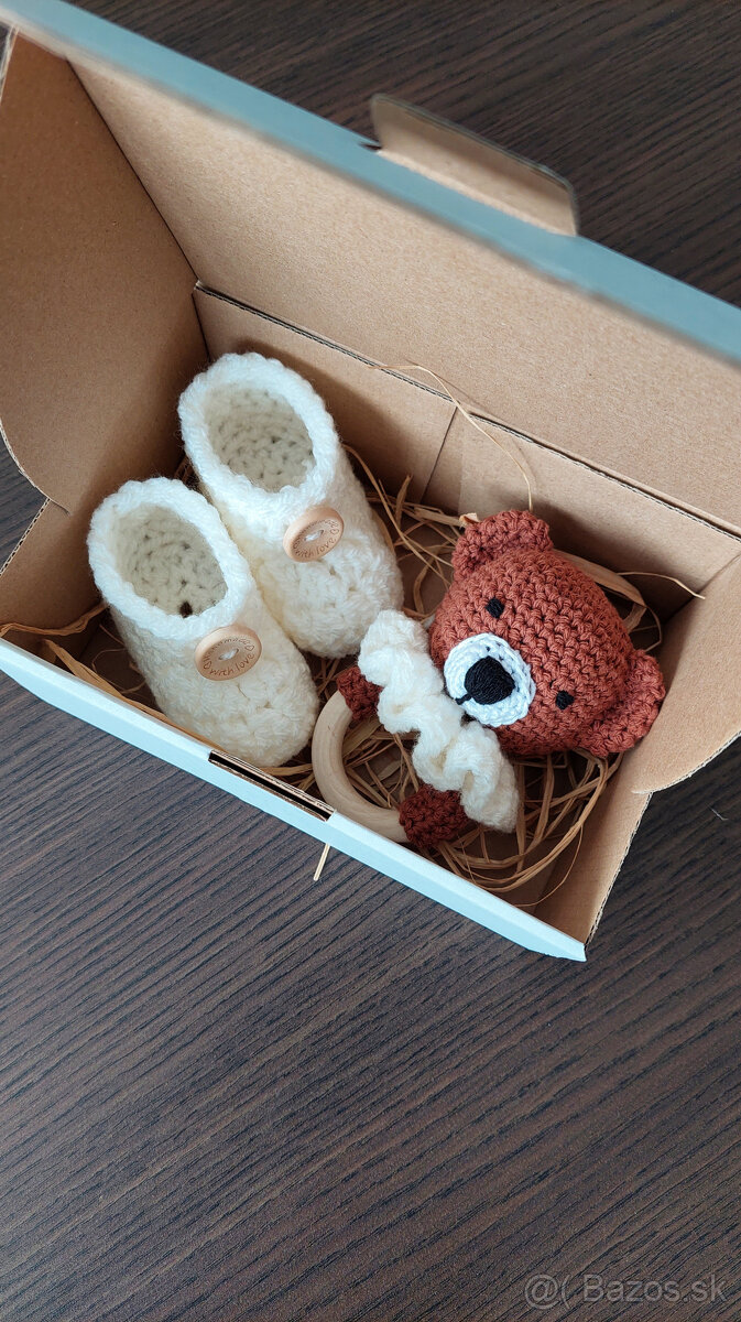 Hackovany set (hryzatko + papucky) – macko 1 - 4