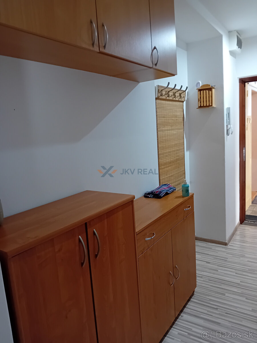 Zariadený 2 izbový byt s balkónom - 4