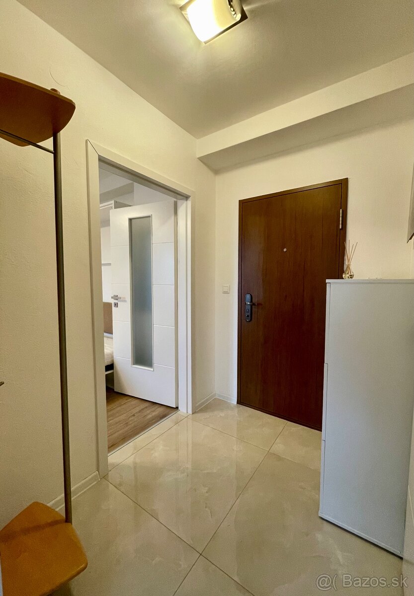 1-izbový byt na prenájom s garážovým státim - 4