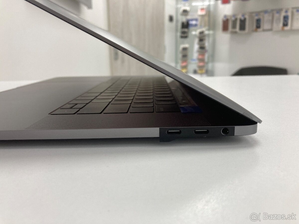 Apple MacBook Pro 15" 2018 Space Gray Wi-Fi - 1 Cyklus - 4