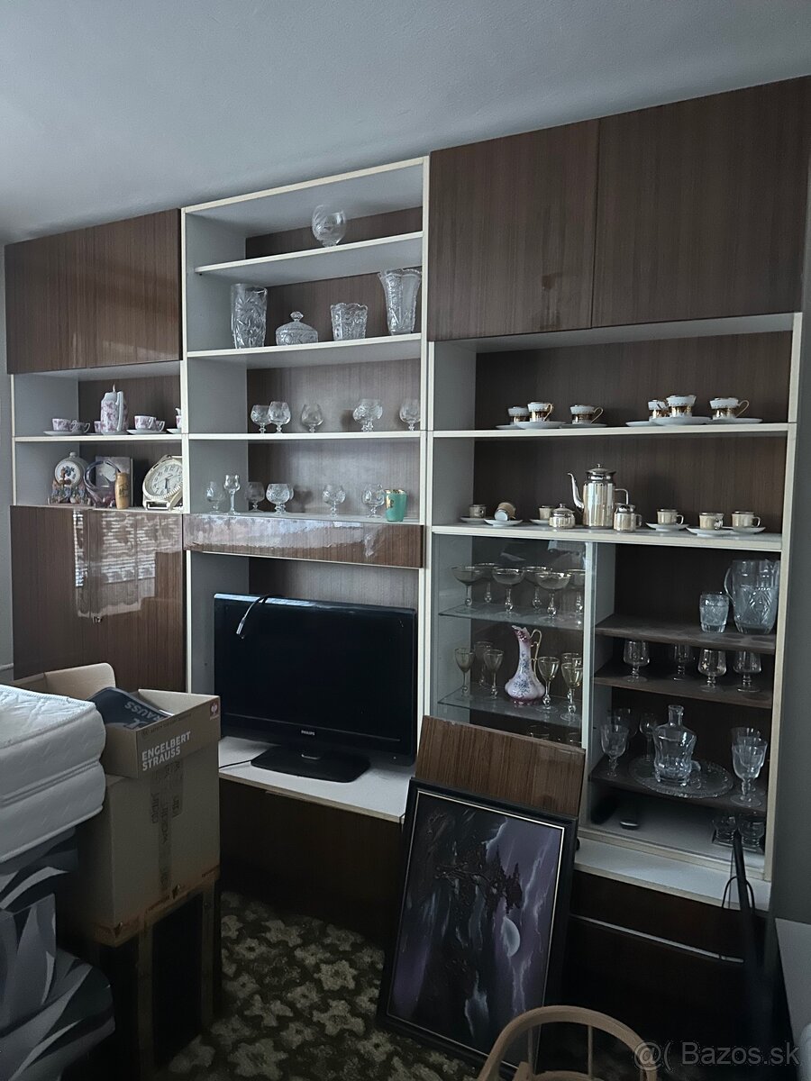 Predám obývaciu stenu a skrine - 4