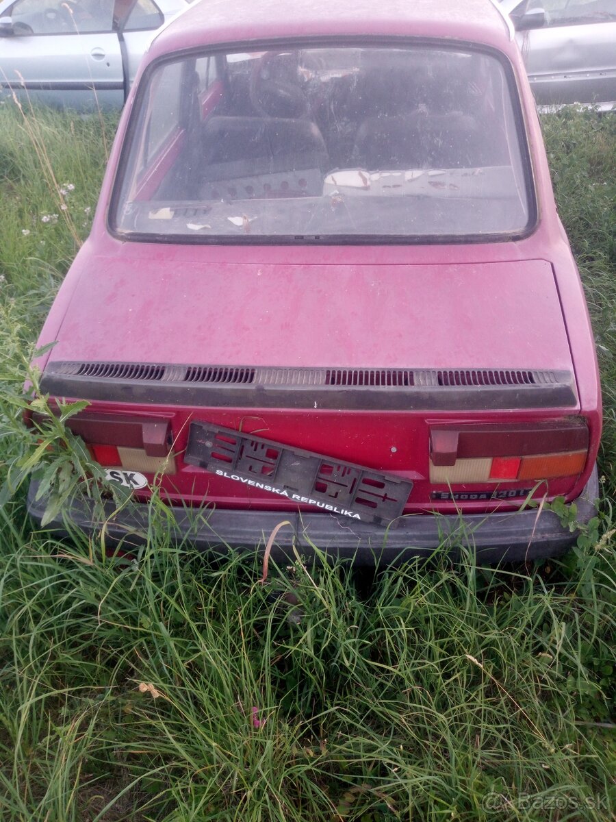 Rozpredám škoda 105 model M 120 L dva kusy na nd - 4
