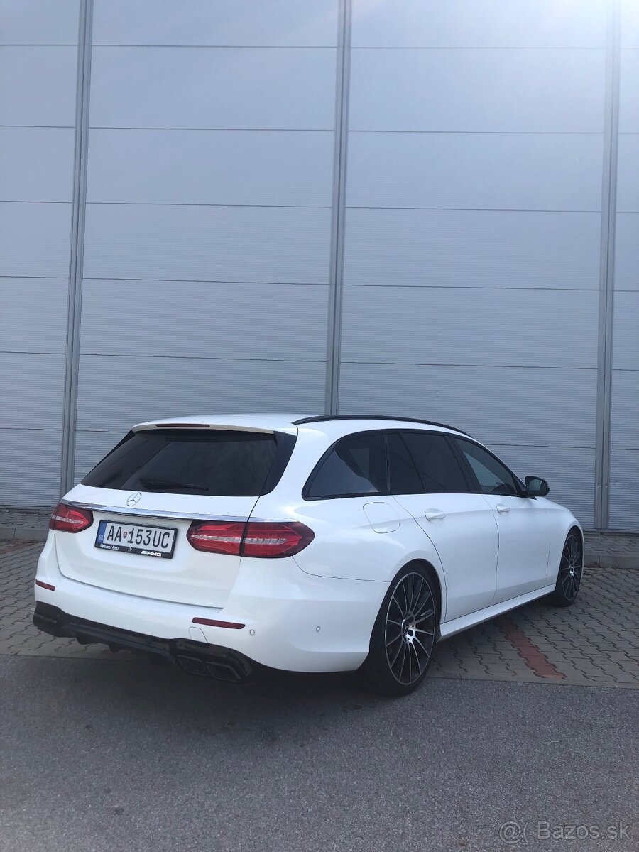 Mercedes Benz E class 220d AMG Line 4MATIC - 4