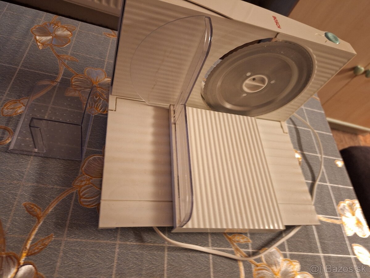 Elektricky krájač chleba 1 - 4