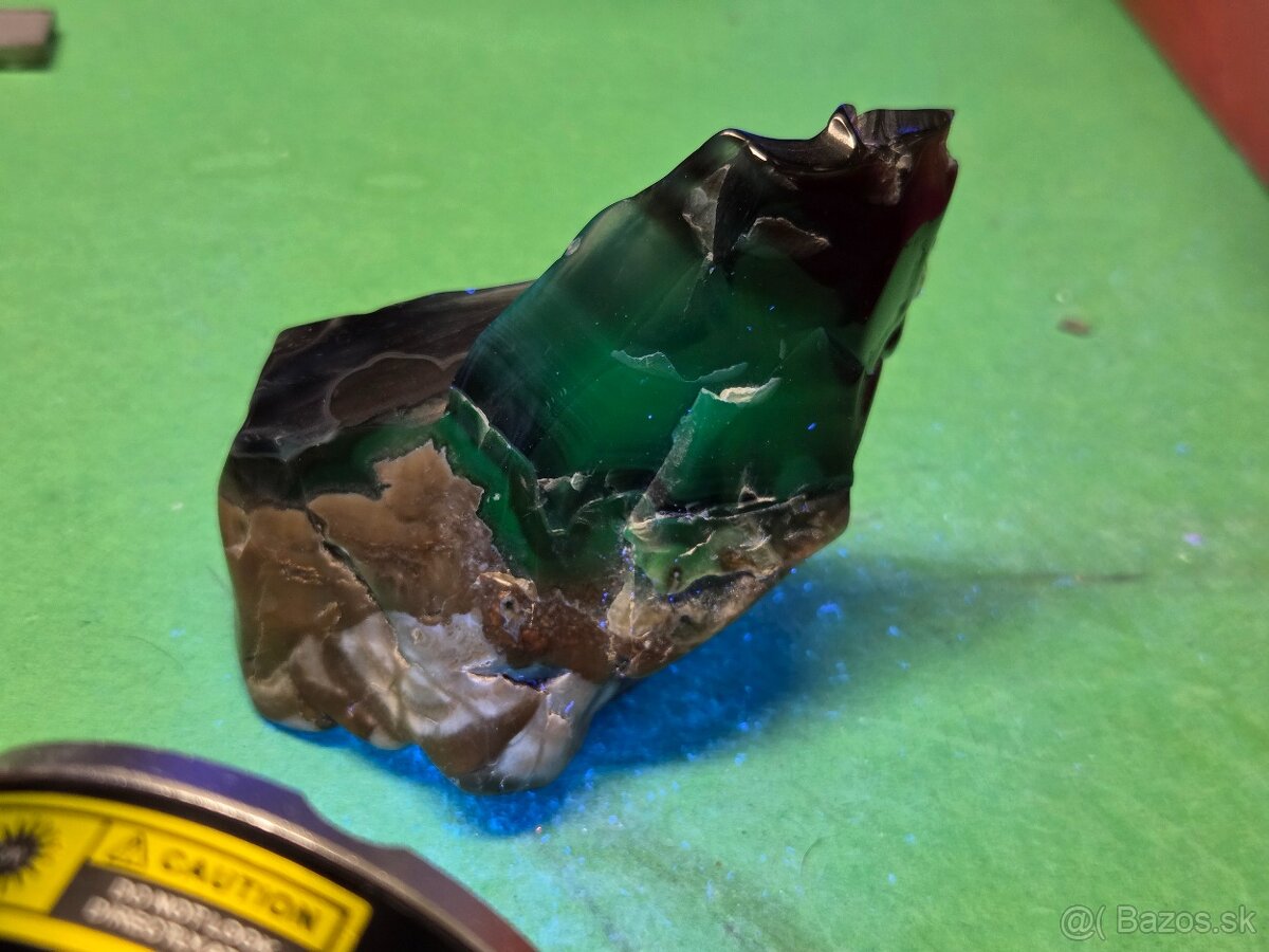 Vulkanický Achát - UV aktívny - 4