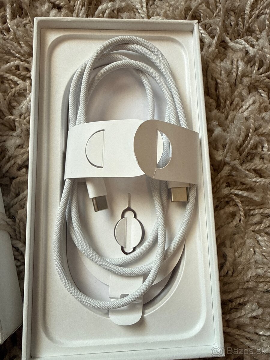 I phone 16e 128GB - 4