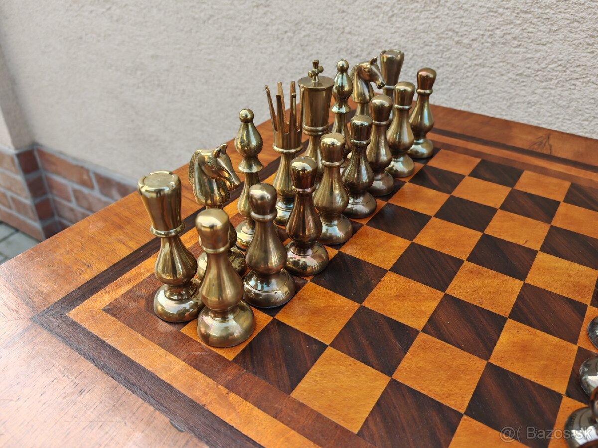 Šachový stolík s kovovým šachom - 4