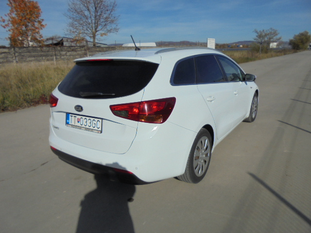 Kia Cee´d SW 1.4 CVVT LX, benzín, combi, r.v.9/2015 - 4