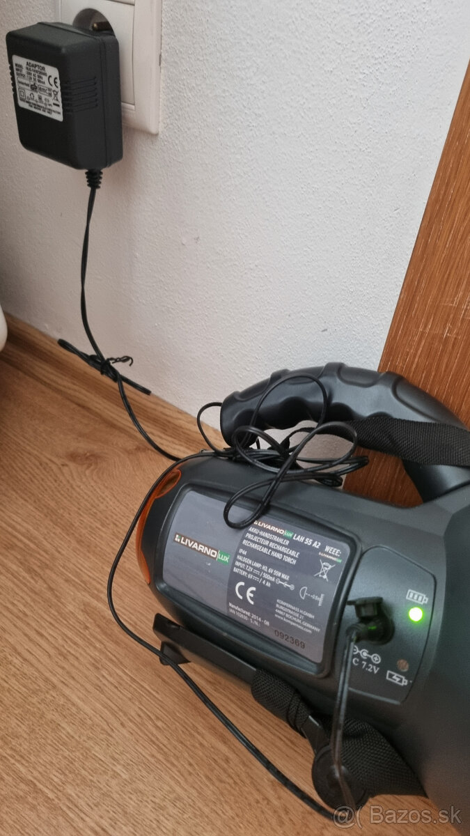 Akumulátorový reflektor (svietidlo, baterka) - 4