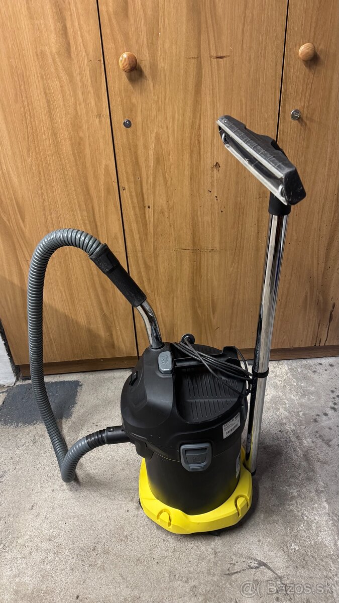 Vysávač KARCHER - 4